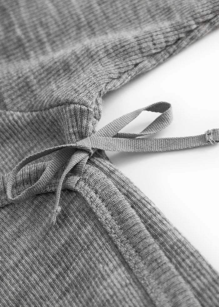 Uld rib bodystocking i grå melange med knyttet sløjfe i halsen