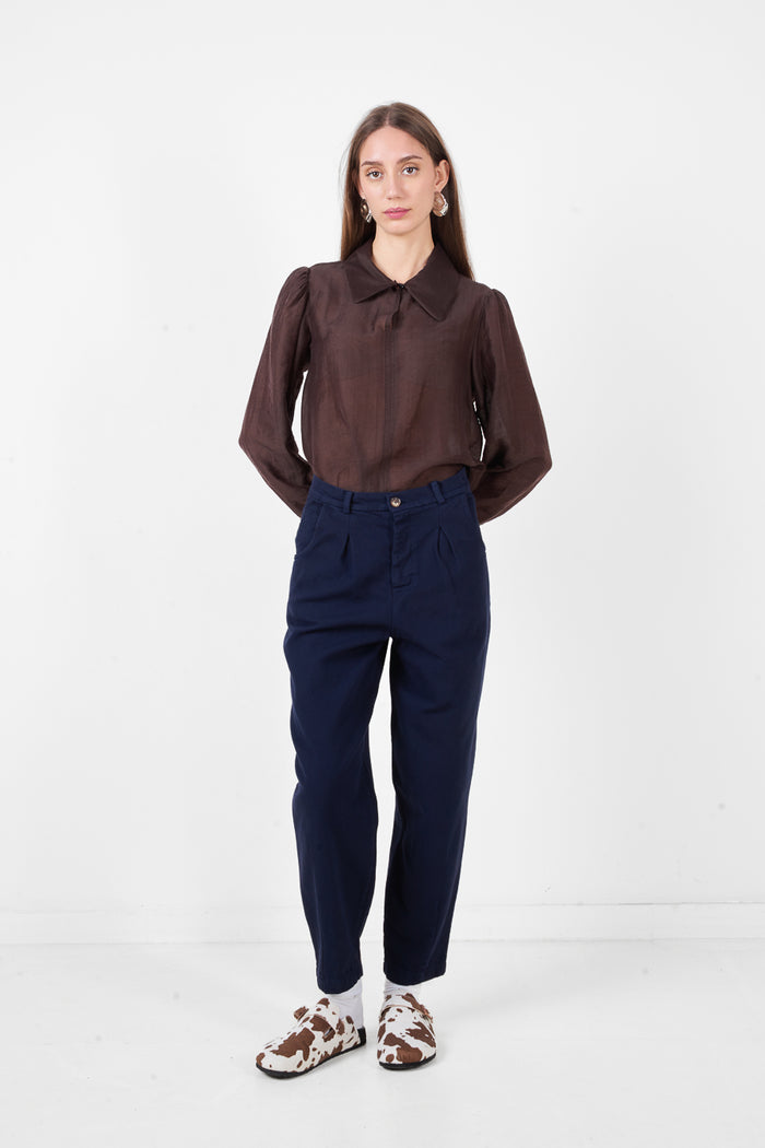 Tailored straight leg trousers with pleated front wholesale
