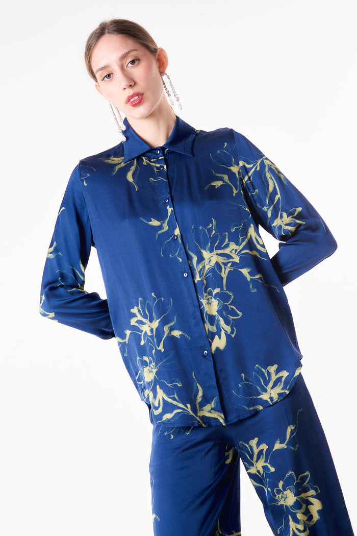 Abstract floral printed button-up shirt with classic collar wholesale