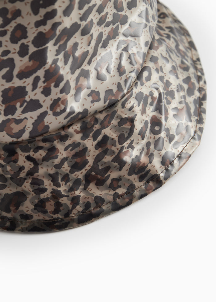 leopard-print rain hat in waterproof material