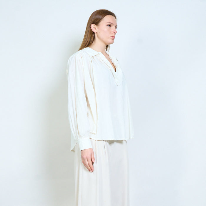 Blouse with ruffled placket and classic collar wholesale