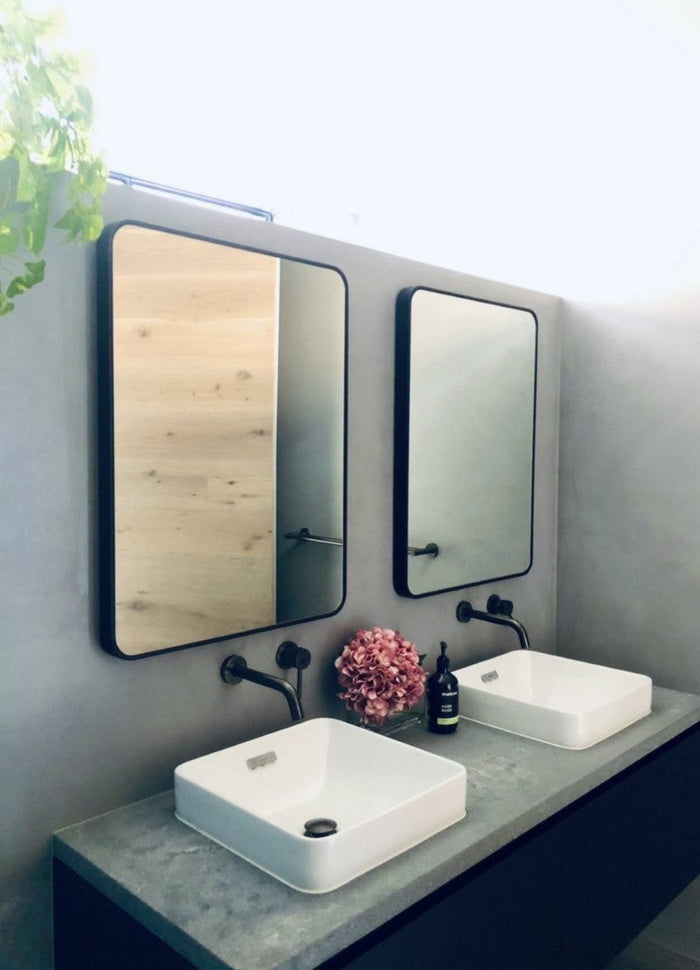 Errol Rectangle Curved | Black over vanity