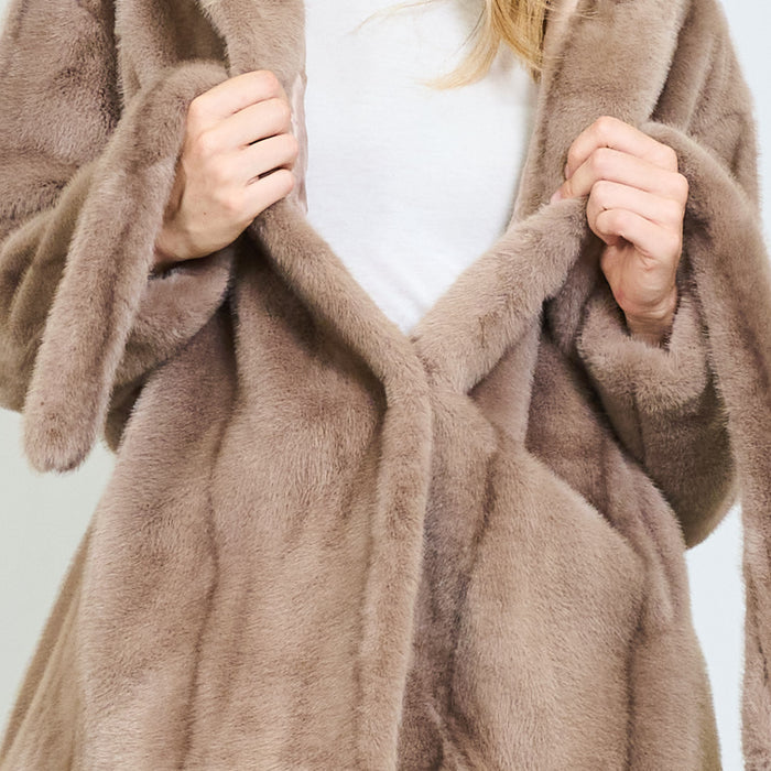 Minimal faux fur belted jacket with soft collar wholesale