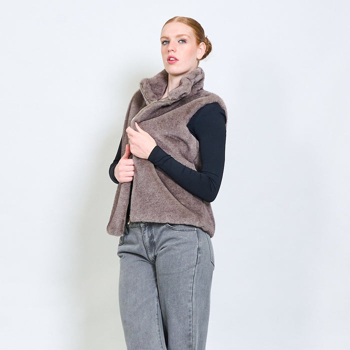 Minimalist high neck faux fur zip vest wholesale