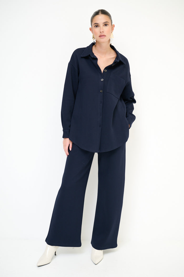 Oversized button-up shirt with pointed collar wholesale