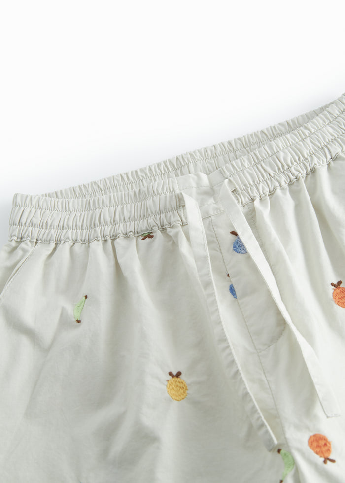 Lys children's shorts with embroidered fruits and elastic waist.
