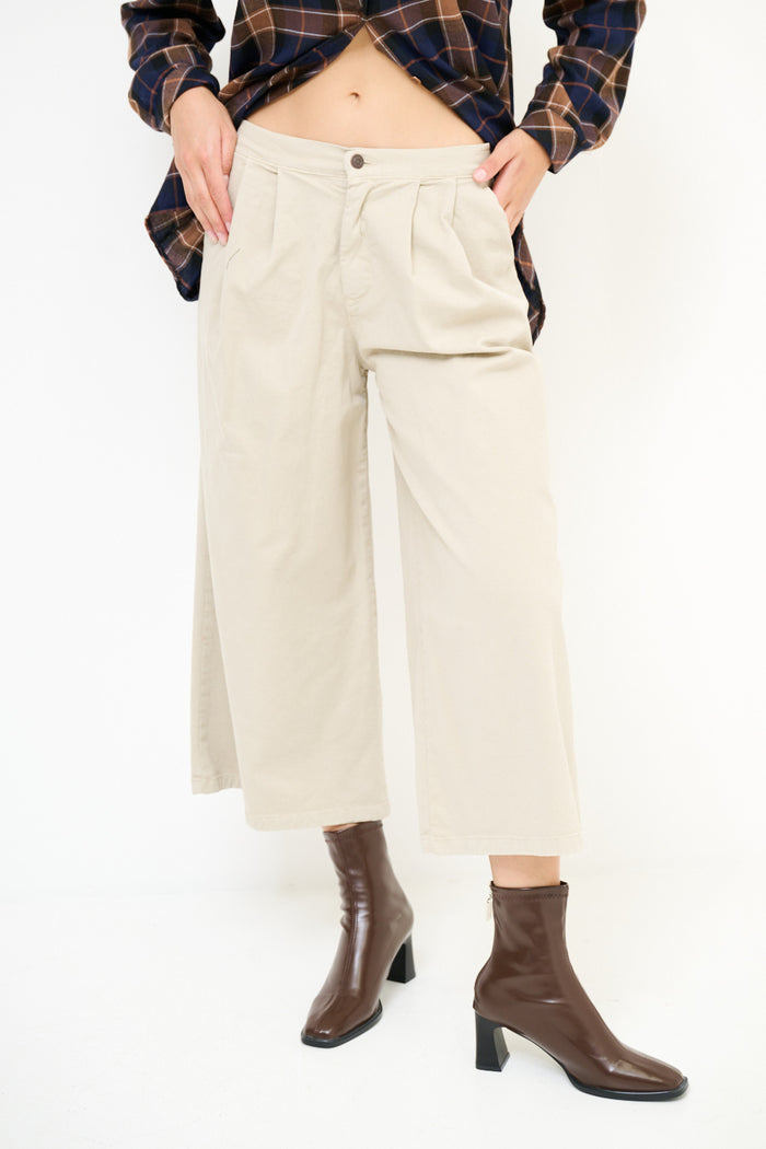 Pleated cropped wide-leg trousers with soft wash wholesale