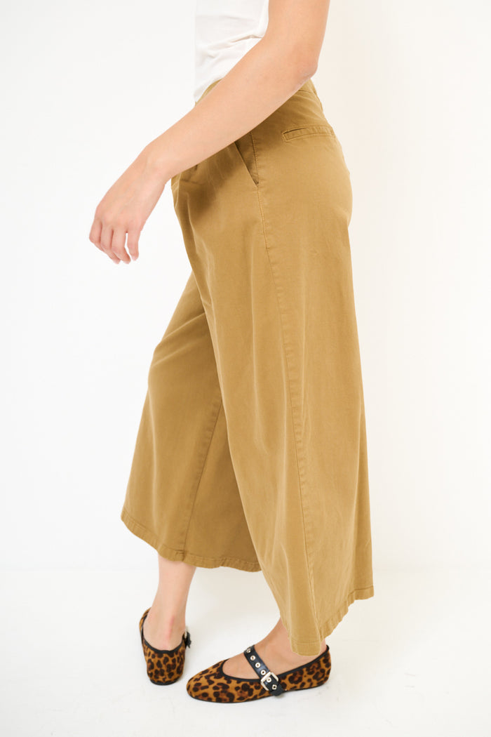 Pleated cropped wide-leg trousers with soft wash wholesale