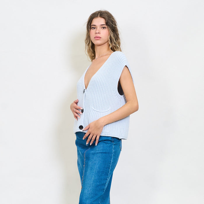 Ribbed button-down knitted vest with front pockets wholesale