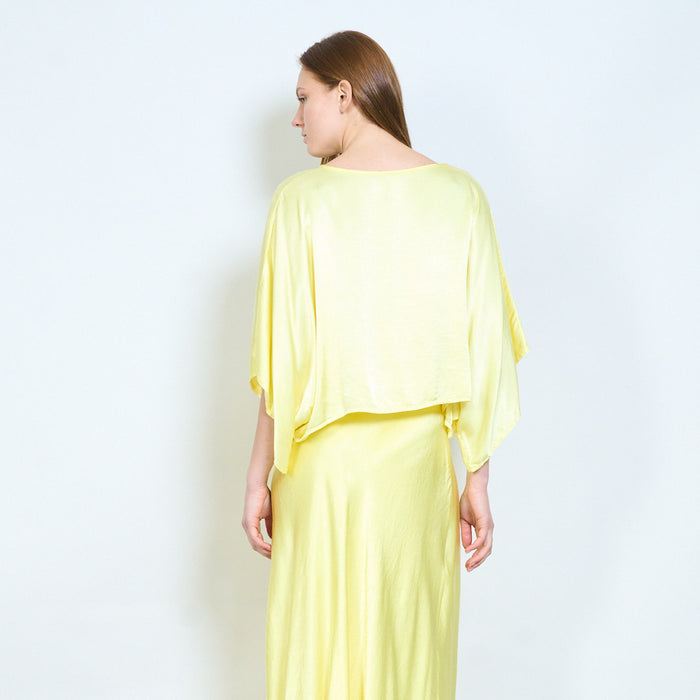 Round neckline long sleeve clean finish top wholesale
