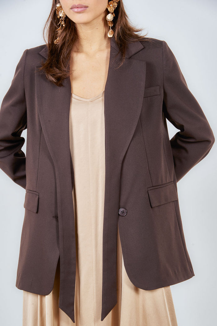 Single button tailored blazer with flap pockets and notch lapel wholesale