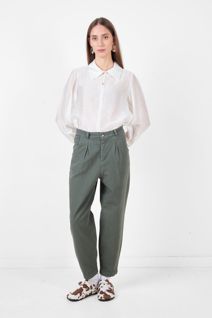 Tailored straight leg trousers with pleated front wholesale