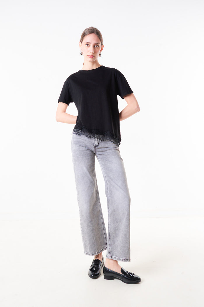 Washed straight leg denim jeans with classic five pocket design wholesale