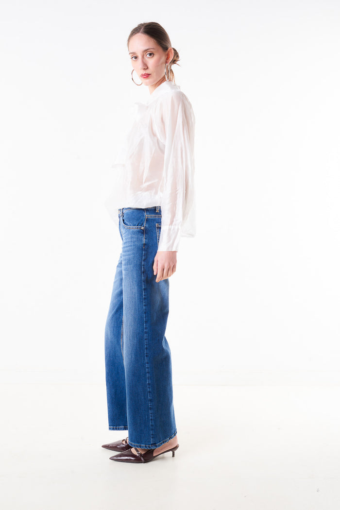 Washed straight leg denim jeans with classic five pocket design wholesale