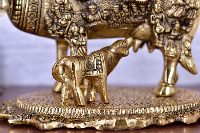 White Whale Large Kamdhenu Cow with Calf Figurine Decorative Gift Item