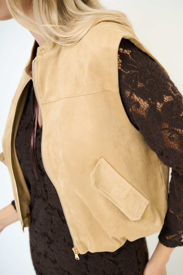 Zip front sleeveless suede effect vest wholesale